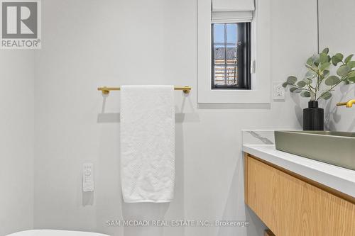977 Unsworth Avenue, Burlington, ON -  Photo Showing Bathroom