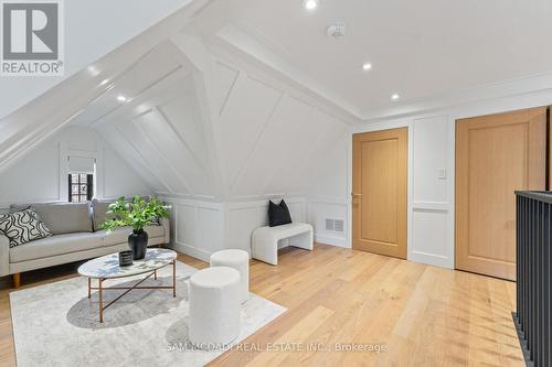 977 Unsworth Avenue, Burlington, ON - Indoor Photo Showing Living Room