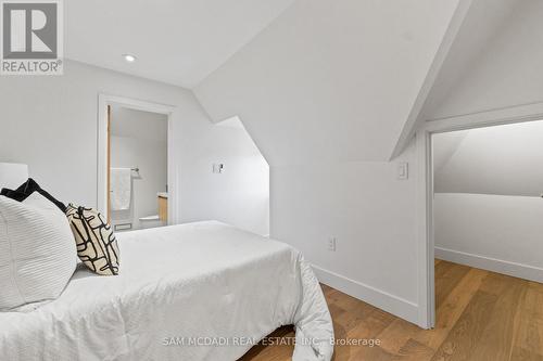 977 Unsworth Avenue, Burlington, ON - Indoor Photo Showing Bedroom