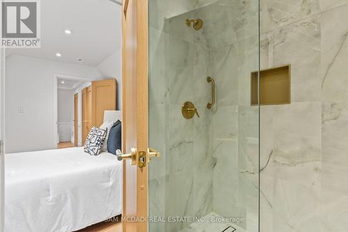 977 Unsworth Avenue, Burlington, ON - Indoor Photo Showing Bathroom