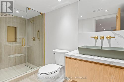 977 Unsworth Avenue, Burlington, ON - Indoor Photo Showing Bathroom