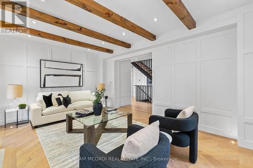 977 Unsworth Avenue, Burlington, ON - Indoor Photo Showing Living Room