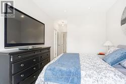 Spacious primary suite - 