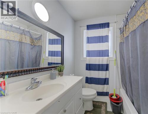 110 Hazelglen Drive, Kitchener, ON - Indoor Photo Showing Bathroom