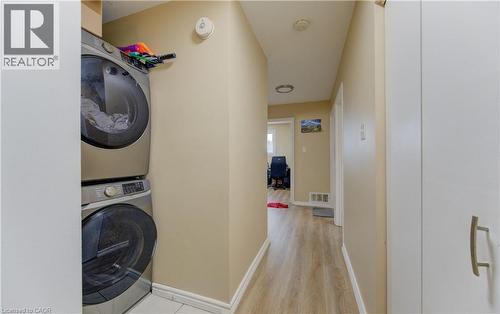 110 Hazelglen Drive, Kitchener, ON - Indoor Photo Showing Laundry Room