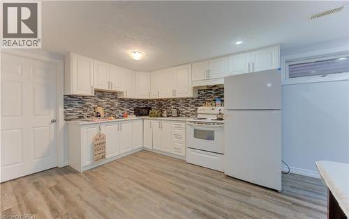 110 Hazelglen Drive, Kitchener, ON - Indoor Photo Showing Kitchen