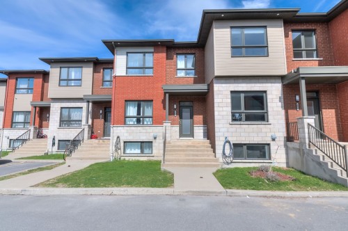 1212 Rue Fournelle  La Prairie, QC J5R 0R4