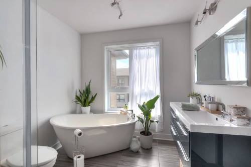 Bathroom - 1212 Rue Fournelle, La Prairie, QC - Indoor Photo Showing Bathroom