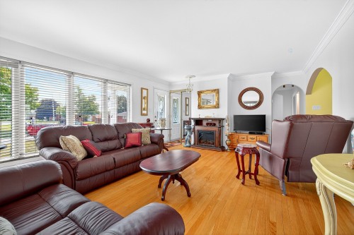 Salon - 59 Rue Frontenac, Shawville, QC - Indoor Photo Showing Living Room