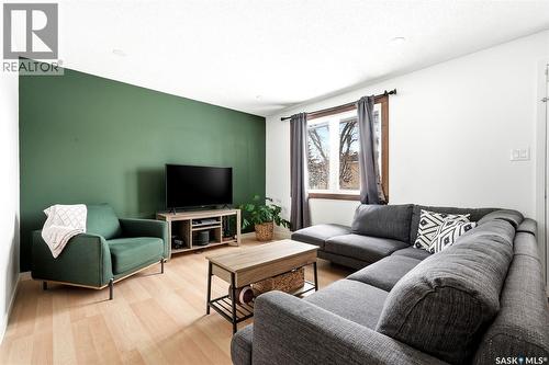 224 Mikkelson Drive, Regina, SK - Indoor Photo Showing Living Room
