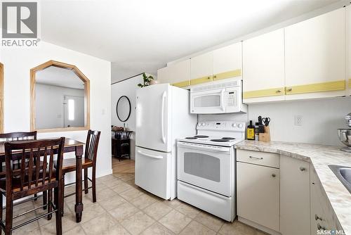 224 Mikkelson Drive, Regina, SK - Indoor Photo Showing Kitchen