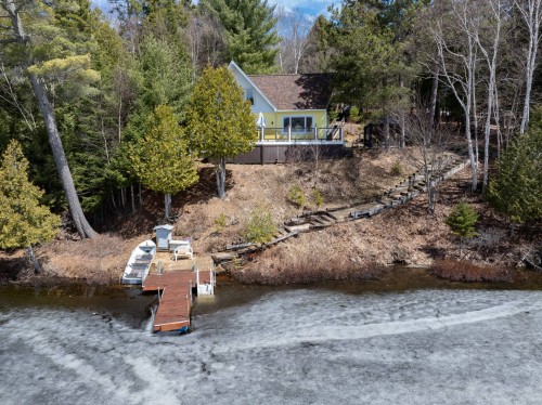 206 Mtée du Lac-Godin  Lac-Saint-Paul, QC J0W 1K0
