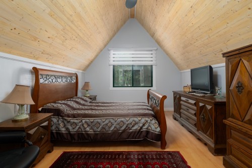 Chambre à coucher principale - 206 Mtée Du Lac-Godin, Lac-Saint-Paul, QC - Indoor Photo Showing Bedroom