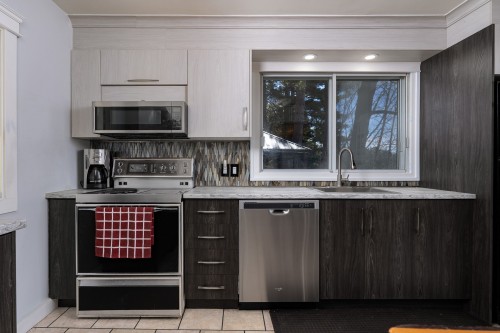 Cuisine - 206 Mtée Du Lac-Godin, Lac-Saint-Paul, QC - Indoor Photo Showing Kitchen