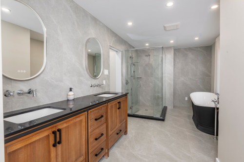 Salle de bains attenante à la CCP - 57 Boul. Beaconsfield, Beaconsfield, QC - Indoor Photo Showing Bathroom