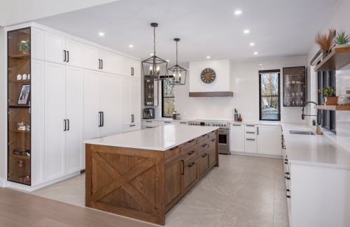 Cuisine - 57 Boul. Beaconsfield, Beaconsfield, QC - Indoor Photo Showing Kitchen With Upgraded Kitchen