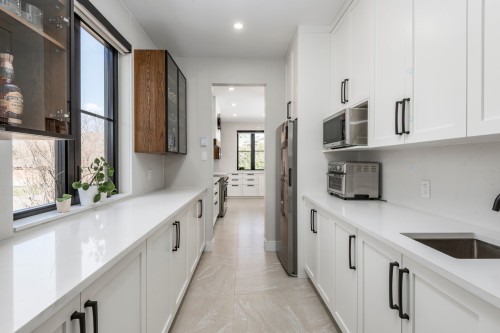 Cuisine - 57 Boul. Beaconsfield, Beaconsfield, QC - Indoor Photo Showing Kitchen