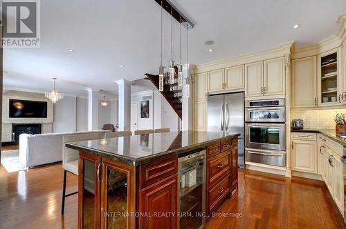 3496 Burningoak Crescent, Mississauga, ON - Indoor Photo Showing Kitchen With Stainless Steel Kitchen With Upgraded Kitchen