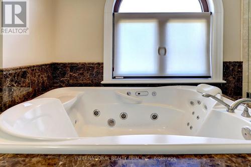 3496 Burningoak Crescent, Mississauga, ON - Indoor Photo Showing Bathroom