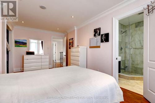 3496 Burningoak Crescent, Mississauga, ON - Indoor Photo Showing Bedroom