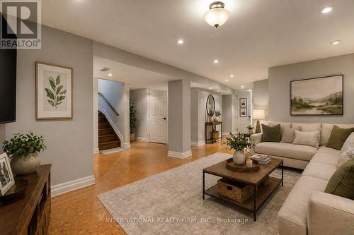 3496 Burningoak Crescent, Mississauga, ON - Indoor Photo Showing Living Room