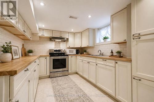 3496 Burningoak Crescent, Mississauga, ON - Indoor Photo Showing Kitchen