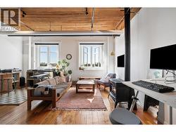 321 2556 E HASTINGS STREET  Vancouver, BC V5K 1Z3