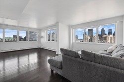 PH-1924-3450 Rue Drummond Montréal (Ville-Marie), QC H3G 1Y2