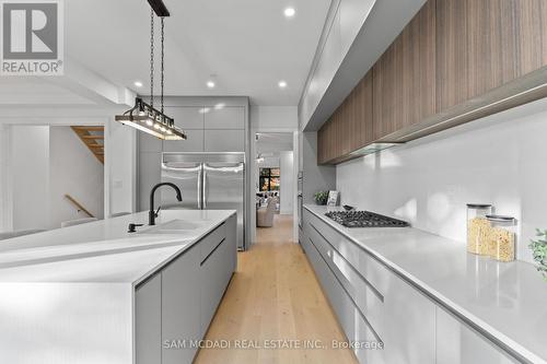1610 Kenmuir Avenue, Mississauga, ON - Indoor Photo Showing Kitchen