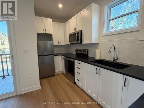 131 Gore Street E, Perth, ON - Indoor Photo Showing Kitchen With Upgraded Kitchen
