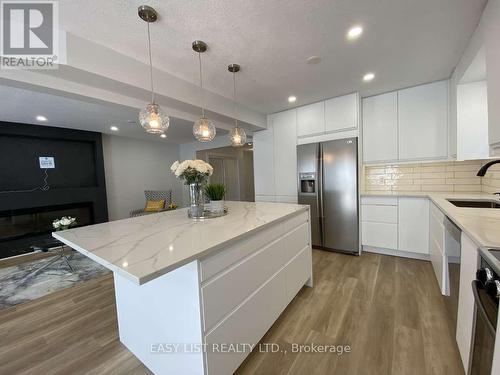 125 Steepleridge Street, Kitchener, ON - Indoor Photo Showing Kitchen With Upgraded Kitchen