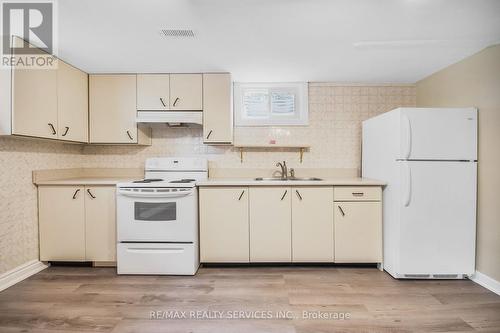 Bsmt - 185 Burlington Street, London South, ON - Indoor Photo Showing Kitchen With Double Sink
