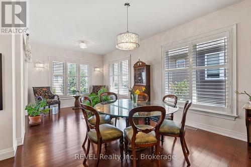 32 Magnolia Lane, Welland (Hwy 406/Welland), ON - Indoor Photo Showing Dining Room