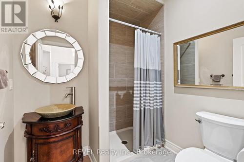 32 Magnolia Lane, Welland (Hwy 406/Welland), ON - Indoor Photo Showing Bathroom