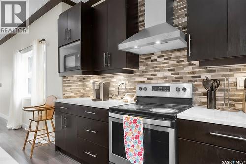 305 Clarence Avenue S, Saskatoon, SK - Indoor Photo Showing Kitchen