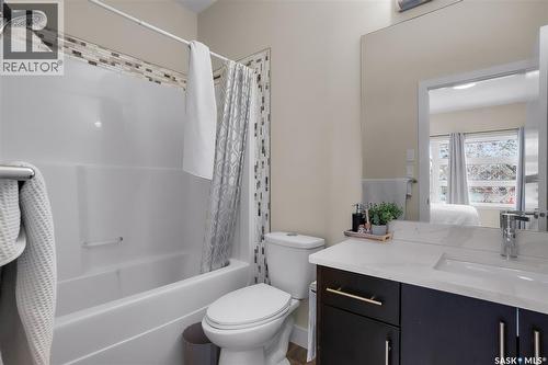 305 Clarence Avenue S, Saskatoon, SK - Indoor Photo Showing Bathroom