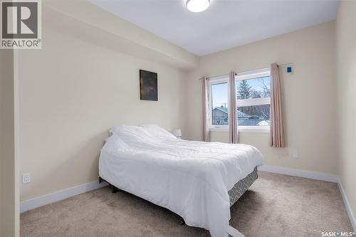 305 Clarence Avenue S, Saskatoon, SK - Indoor Photo Showing Bedroom