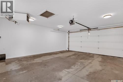 305 Clarence Avenue S, Saskatoon, SK - Indoor Photo Showing Garage