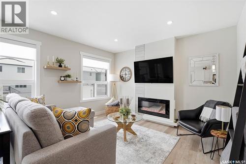 535 Schmeiser Avenue, Saskatoon, SK - Indoor Photo Showing Living Room With Fireplace