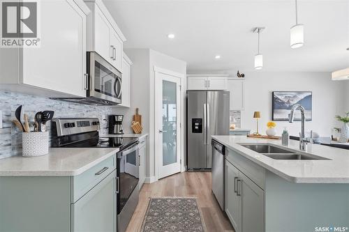 535 Schmeiser Avenue, Saskatoon, SK - Indoor Photo Showing Kitchen With Stainless Steel Kitchen With Double Sink With Upgraded Kitchen