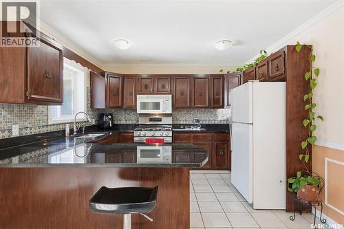 111 Gustin Crescent, Saskatoon, SK - Indoor Photo Showing Kitchen
