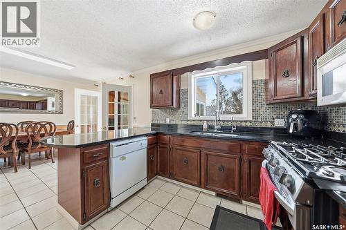111 Gustin Crescent, Saskatoon, SK - Indoor Photo Showing Kitchen