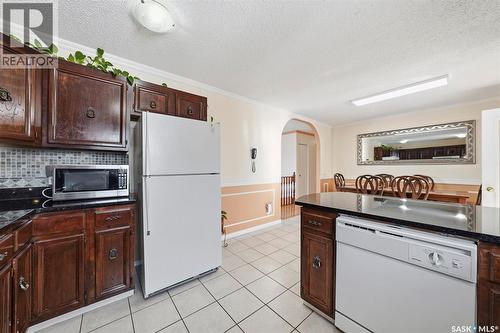 111 Gustin Crescent, Saskatoon, SK - Indoor Photo Showing Kitchen