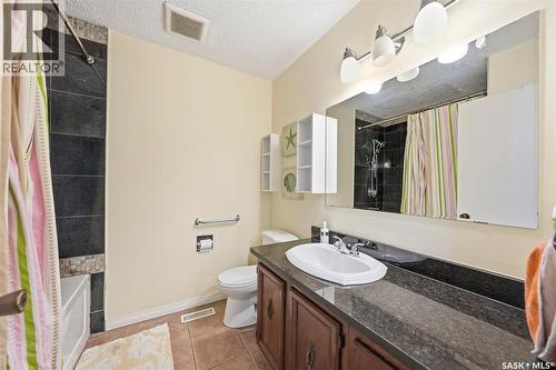 111 Gustin Crescent, Saskatoon, SK - Indoor Photo Showing Bathroom