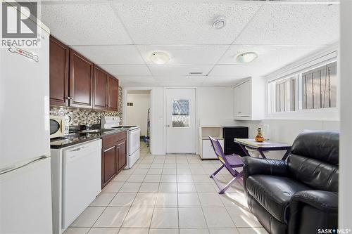 111 Gustin Crescent, Saskatoon, SK - Indoor Photo Showing Kitchen