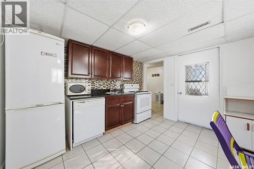 111 Gustin Crescent, Saskatoon, SK - Indoor Photo Showing Kitchen