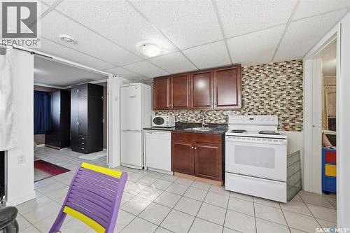 111 Gustin Crescent, Saskatoon, SK - Indoor Photo Showing Kitchen
