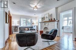 UPPER - 24 FAIRVIEW AVENUE Toronto, ON M6P 1L9