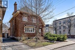 592 BESSERER STREET  Ottawa, ON K1N 6C9