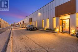 120 NORFINCH DRIVE Toronto, ON M3N 1X3